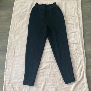 LULULEMON LAB TEXTURED GRID HIGH-RISE JOGGER - Size 4, Black